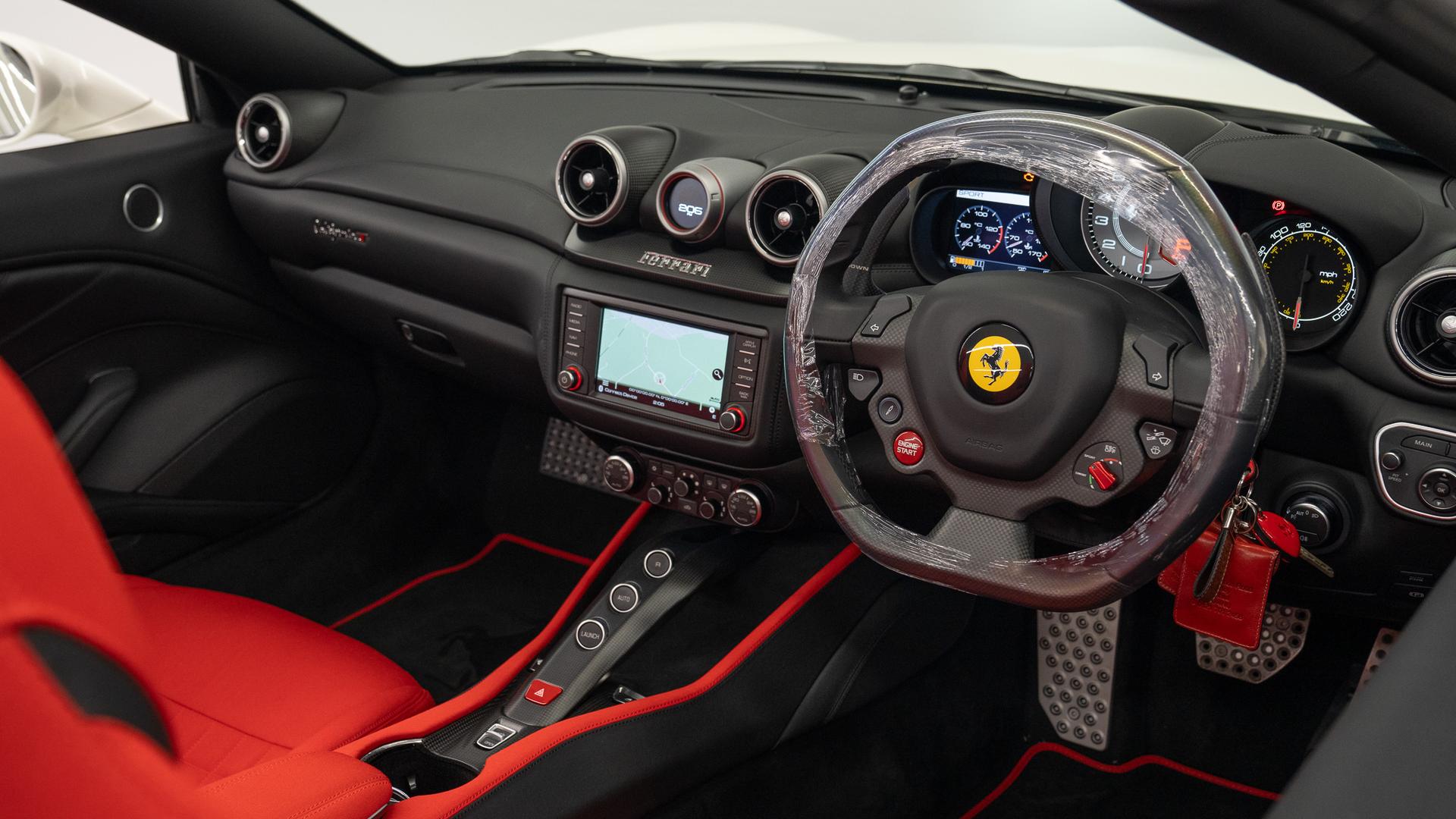 Ferrari California T Photo fc308c61-23b5-4315-9cb2-32c94e621f2d.jpg
