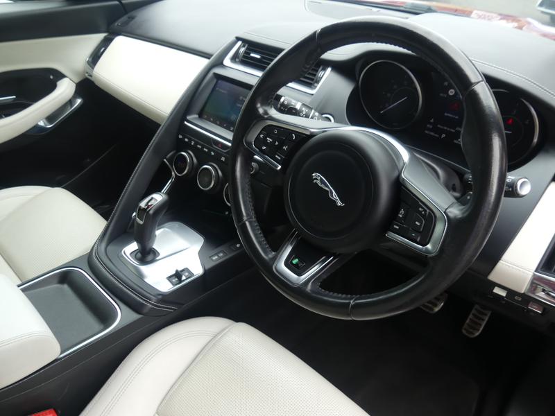 Jaguar E-PACE Photo fc34043c-5c8f-4e81-9ff3-a0217aa51285.jpg