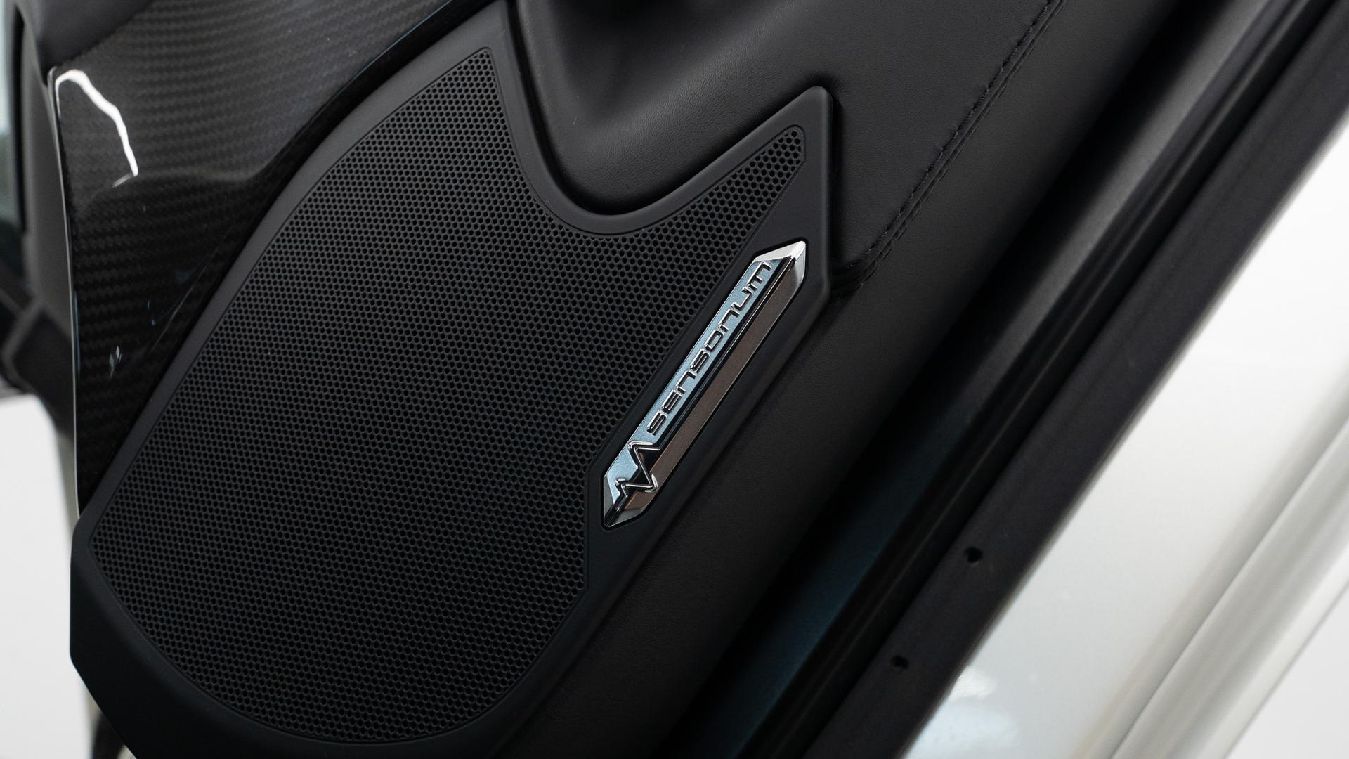 LAMBORGHINI Aventador Photo fc3e325a-a7d7-4767-95f9-875f47da2538.jpg