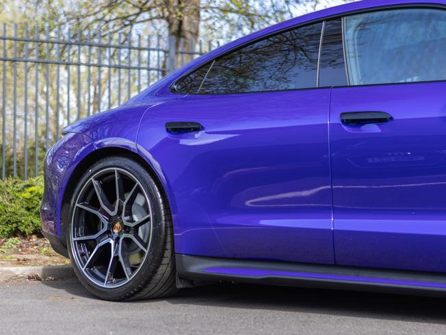 PORSCHE Taycan Photo 31