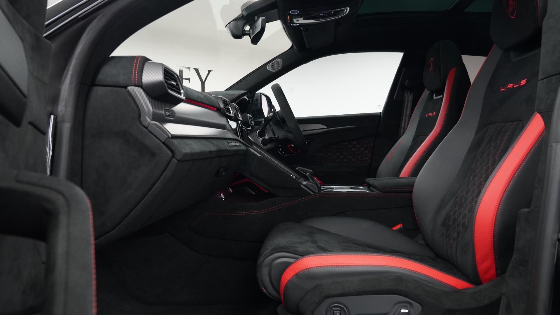 LAMBORGHINI Urus Photo fc4ff7ce-0ae6-45f8-a8ea-e9ab5f779833.jpg