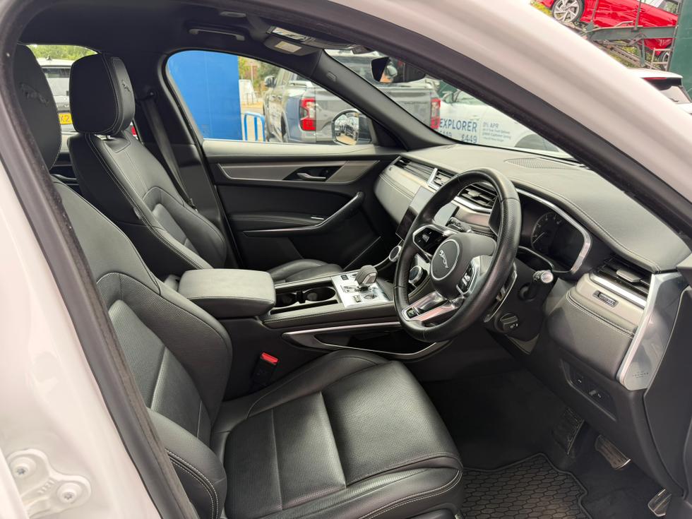 Jaguar F-PACE Photo fc502c44-3453-4e9f-be5f-9287a3f48be6.JPEG
