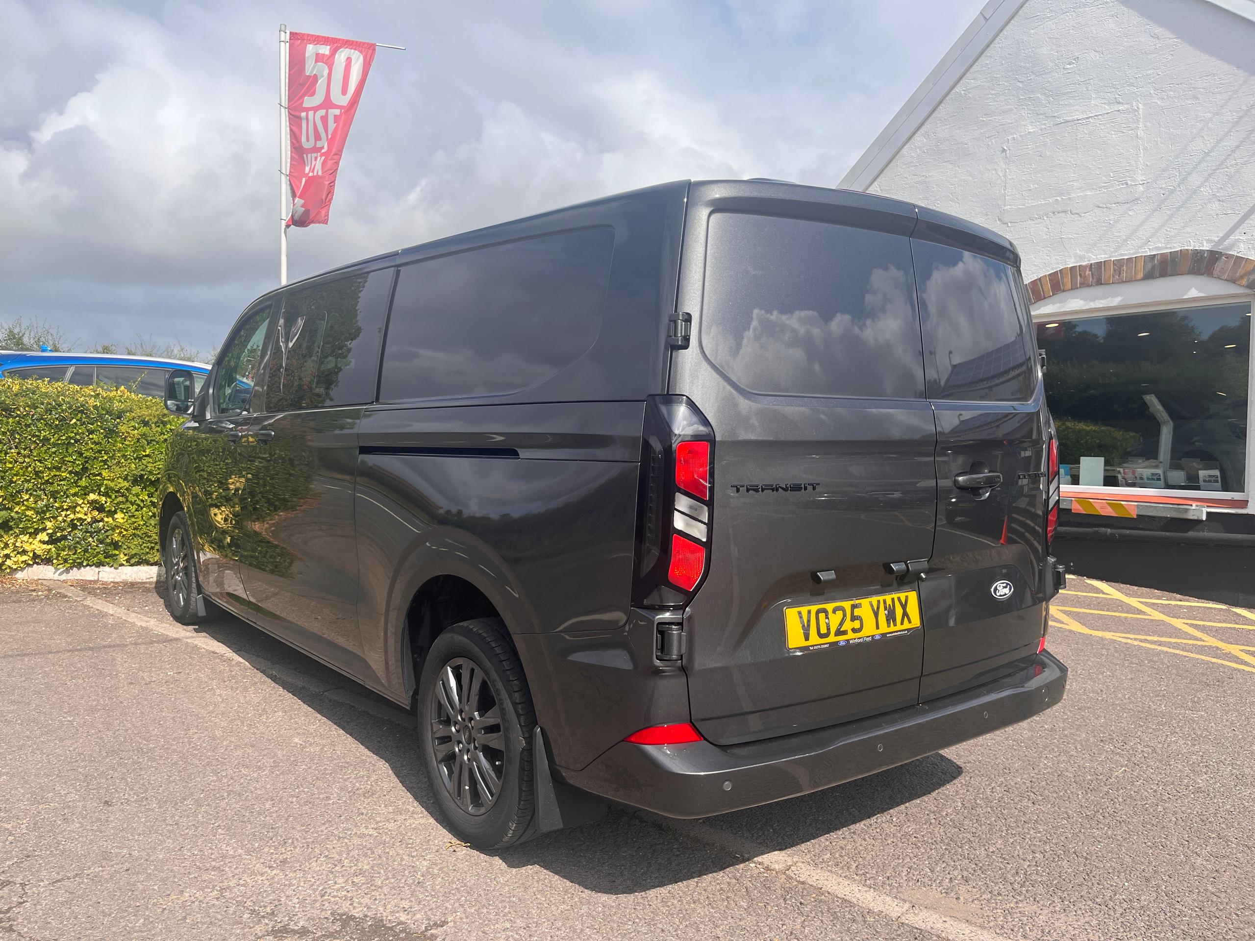 Used Ford TRANSIT CUSTOM VO25YWX 18