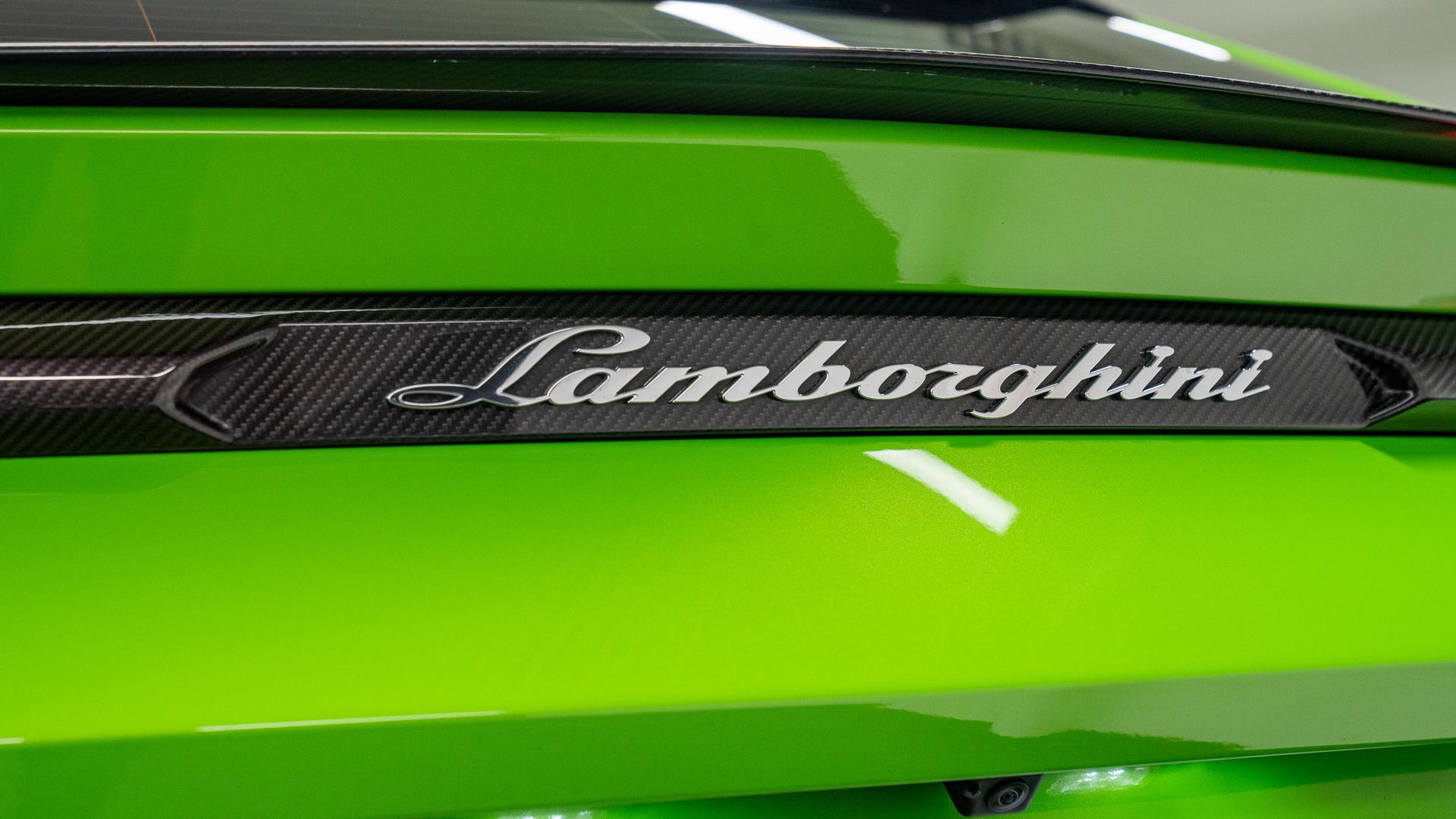LAMBORGHINI Urus Photo fc587df9-2e5f-4155-ad09-259383494f47.jpg
