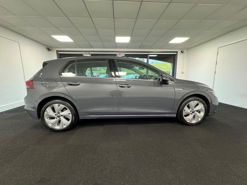 Volkswagen Golf Photo fc641468-2371-4382-85bd-653e39ade312.jpg