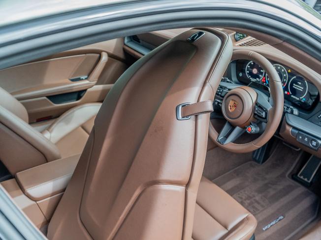 PORSCHE 911 Photo 9