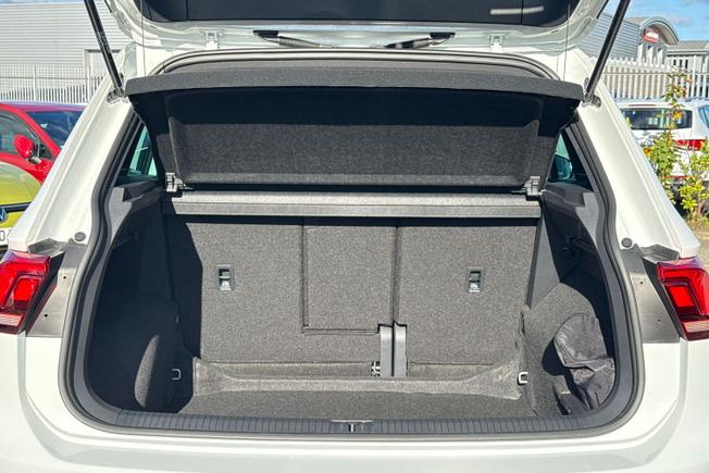 VOLKSWAGEN Tiguan Photo 9