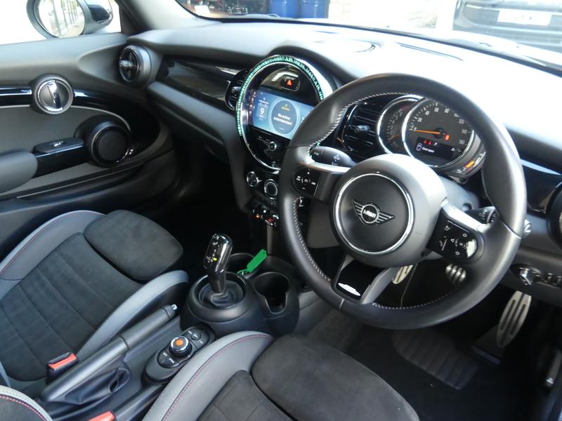 MINI Hatch Photo fca1820e-4715-49ca-aa23-f6f3d9f24318.jpg