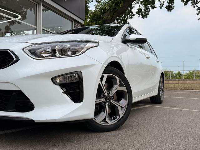 Kia Ceed Photo fca5dcda-cc88-4a65-933a-6ebdf262259f.jpg