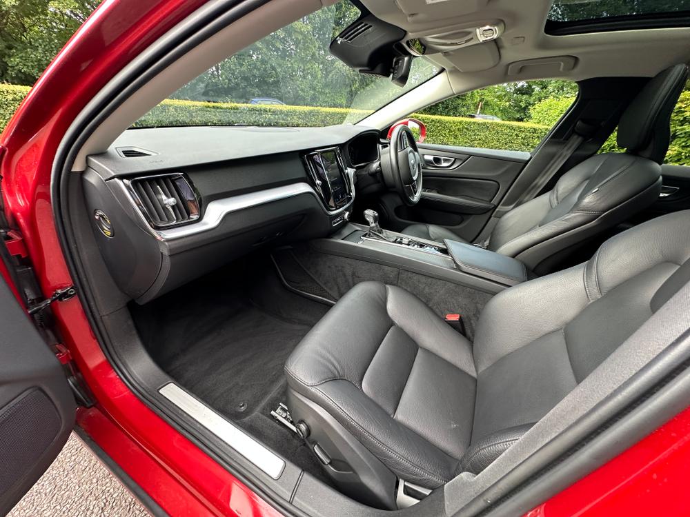 Used Volvo V60 KP69LTY 23