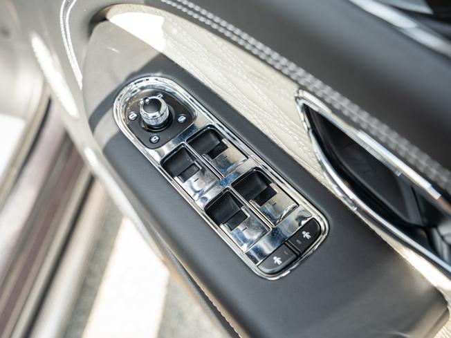 BENTLEY Bentayga Photo 19