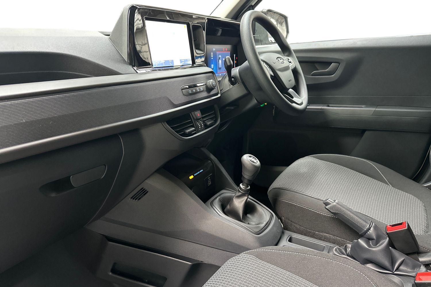 Ford TRANSIT COURIER Photo 3