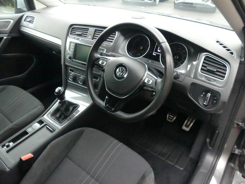 Volkswagen Golf Photo fcd5b72c-d657-47b7-b657-da36ebd4bebe.jpg