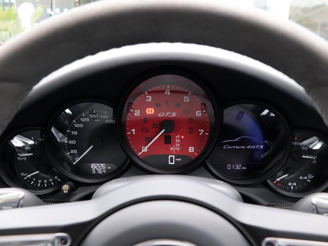 PORSCHE 911 Photo 28
