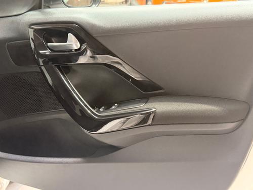 Peugeot 208 Photo fceb3c9c-282f-405e-952d-ead4d6e0cb47.jpeg