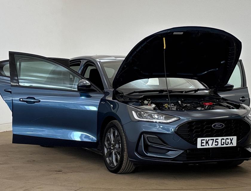 Ford Focus Photo fcf9ef62-f2a8-45fa-ac92-246bed35adea.jpg