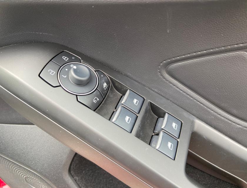 Ford Focus Photo fcfa9958-8e4f-4e09-ae14-c05e837495f5.jpg