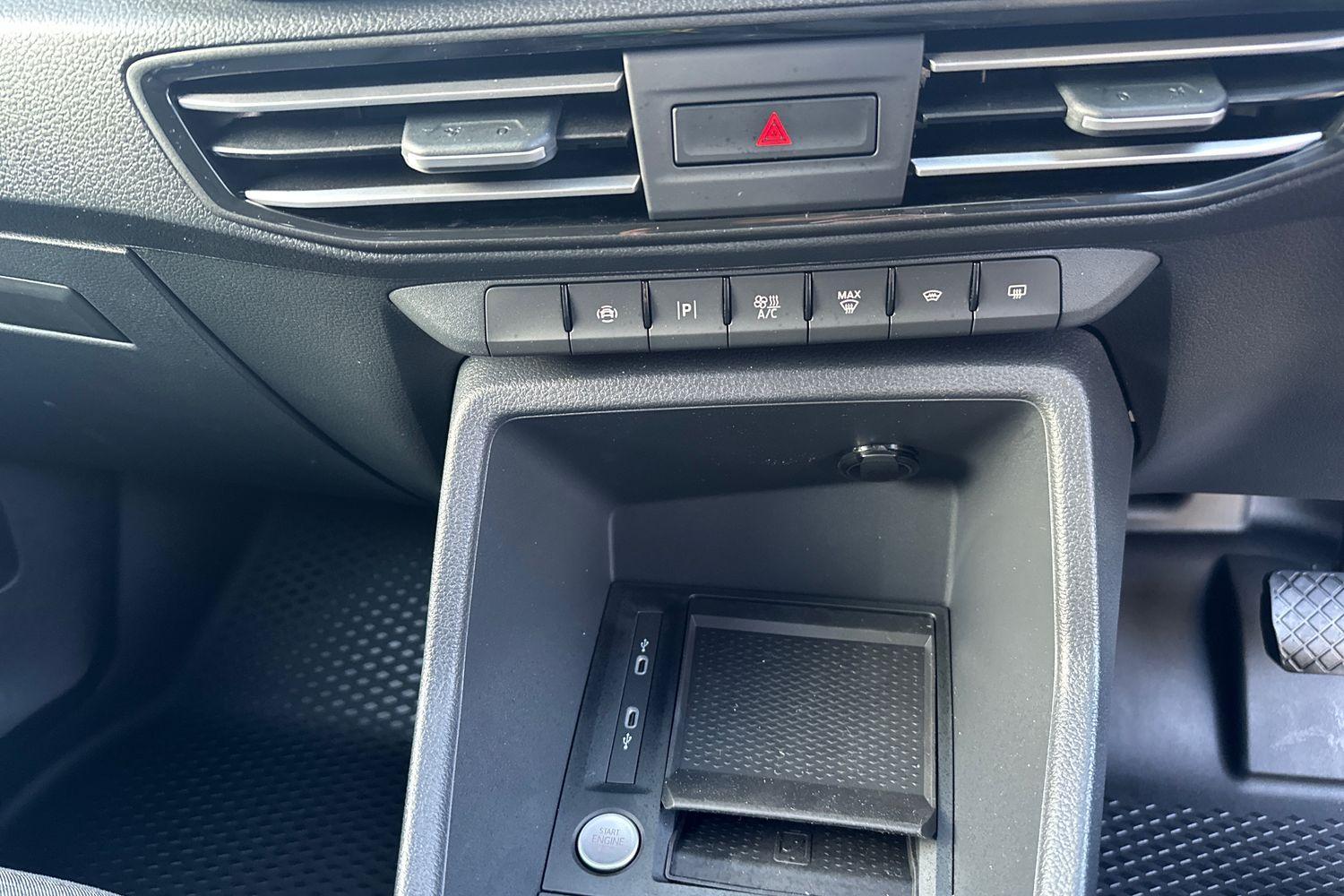 Ford TRANSIT CONNECT Photo 31