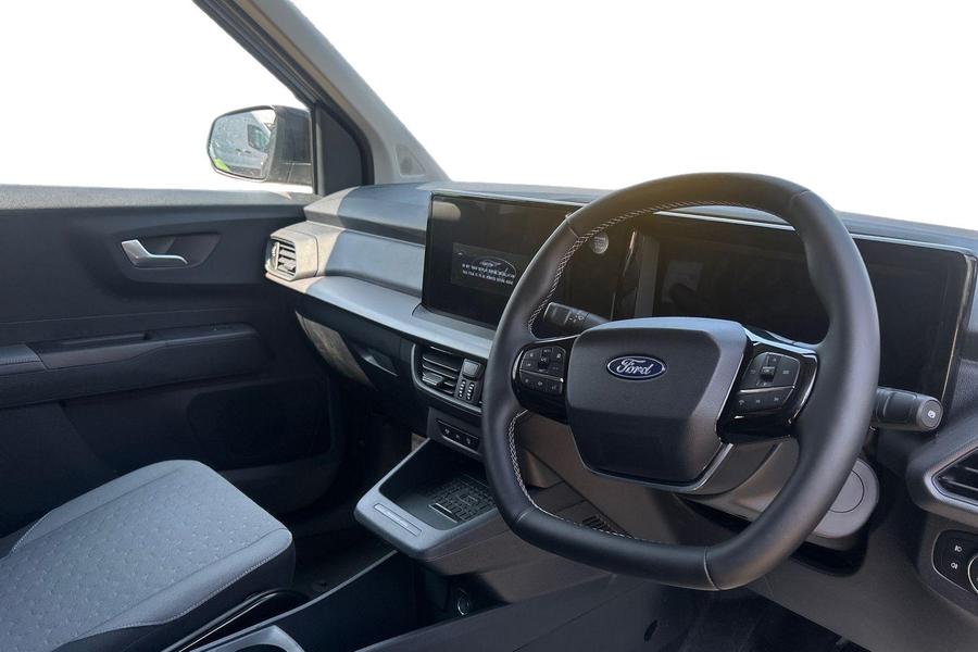 Ford E-TRANSIT COURIER Photo fd072756-124c-4586-aa02-56c0a9cfd535.jpg