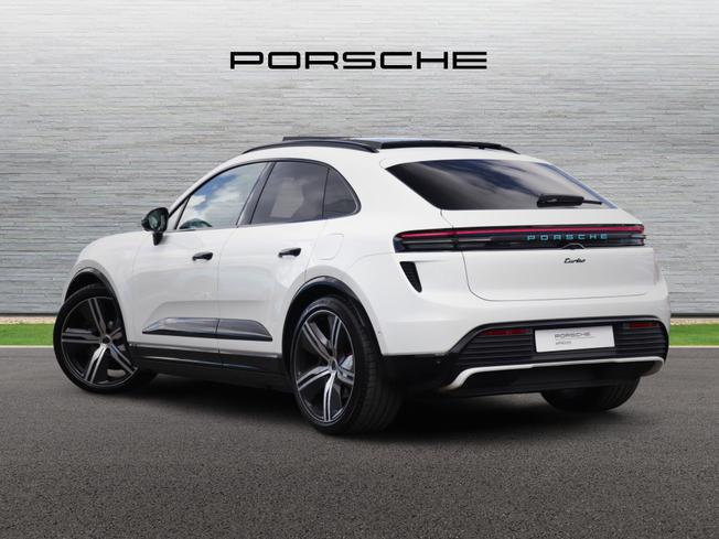 PORSCHE Macan Photo 3