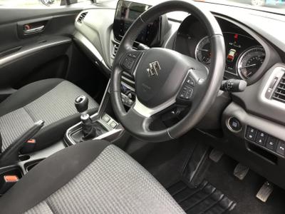 Suzuki S-Cross Photo 17