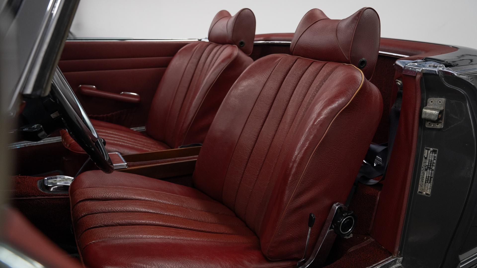 Mercedes-Benz 280 SL Photo fd1dca13-ede3-4866-bb66-209380a86791.jpg