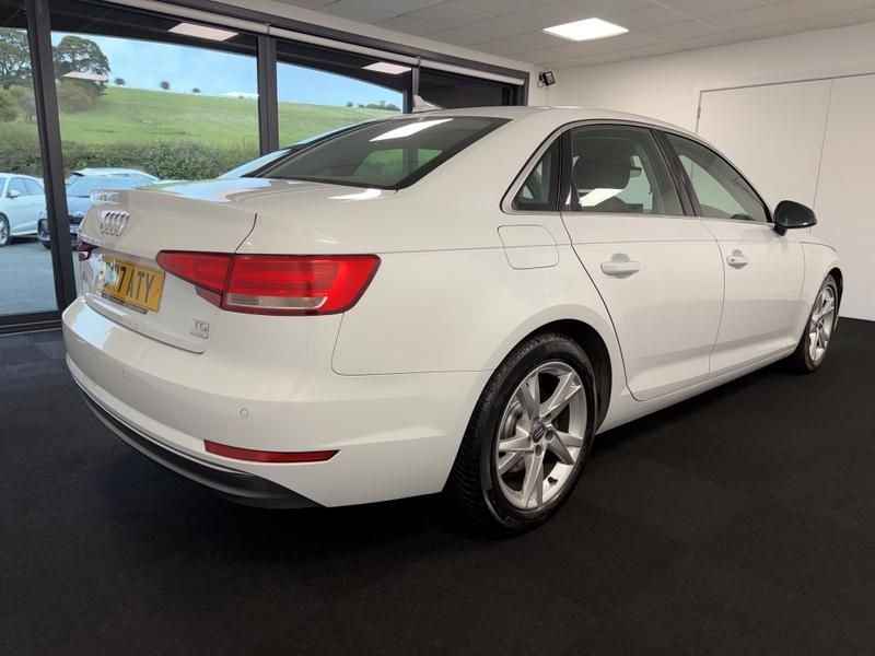 Audi A4 Photo fd276bcf-ff67-4741-81cf-90b4ddc65a99.jpg