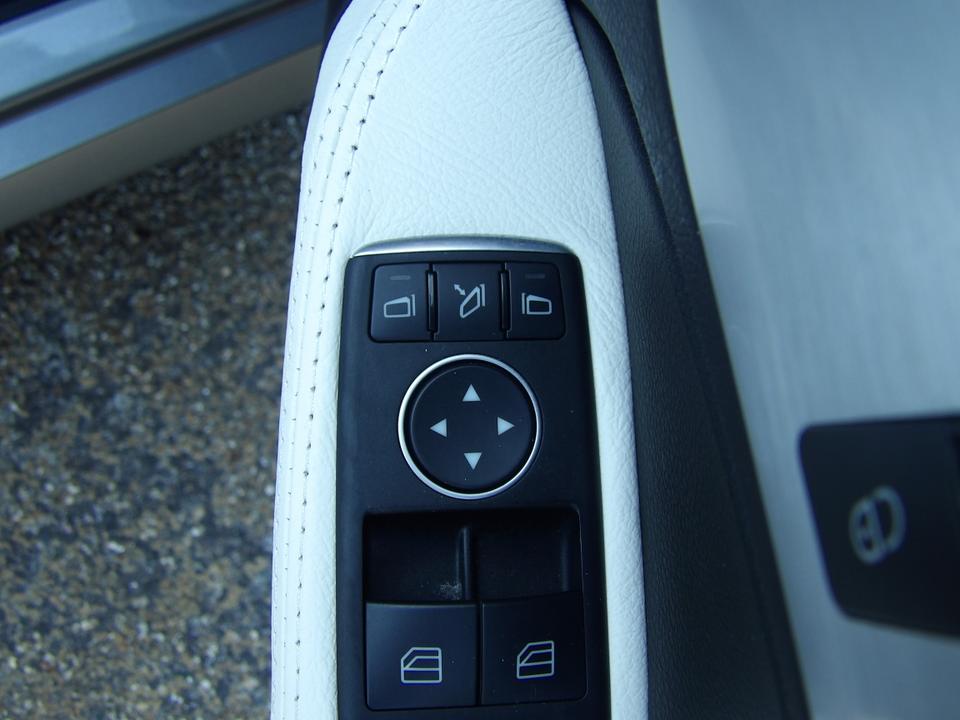 Used Mercedes-Benz SLK SN15VNK 23