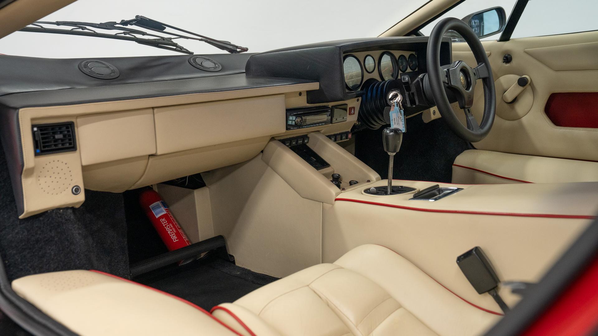 LAMBORGHINI Countach Photo fd39da5a-07bf-495f-a35d-5ac7850906de.jpg