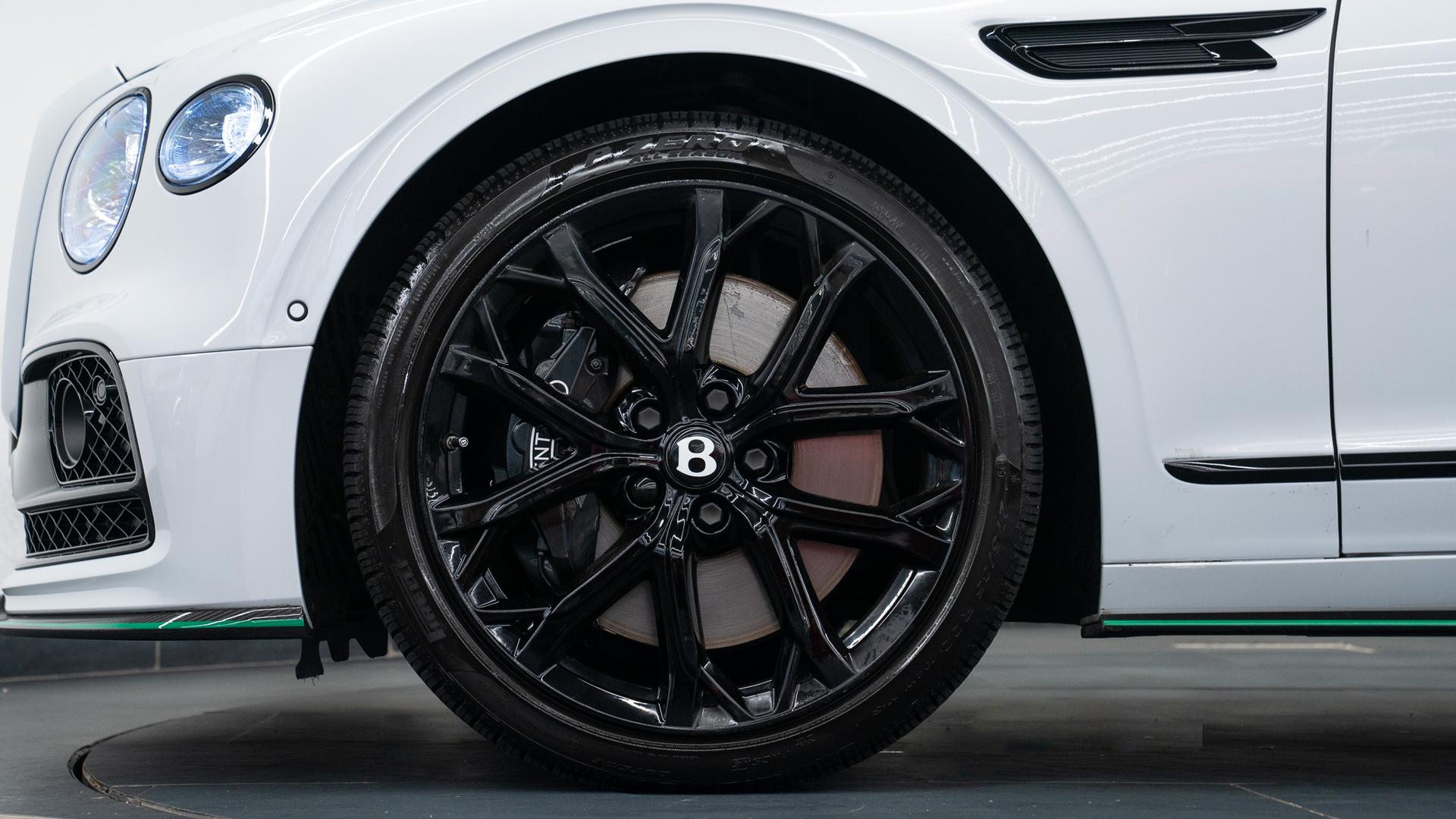 Bentley Flying Spur Photo fd4ad010-3f25-4b88-8a54-8ca7fe84a78d.jpg