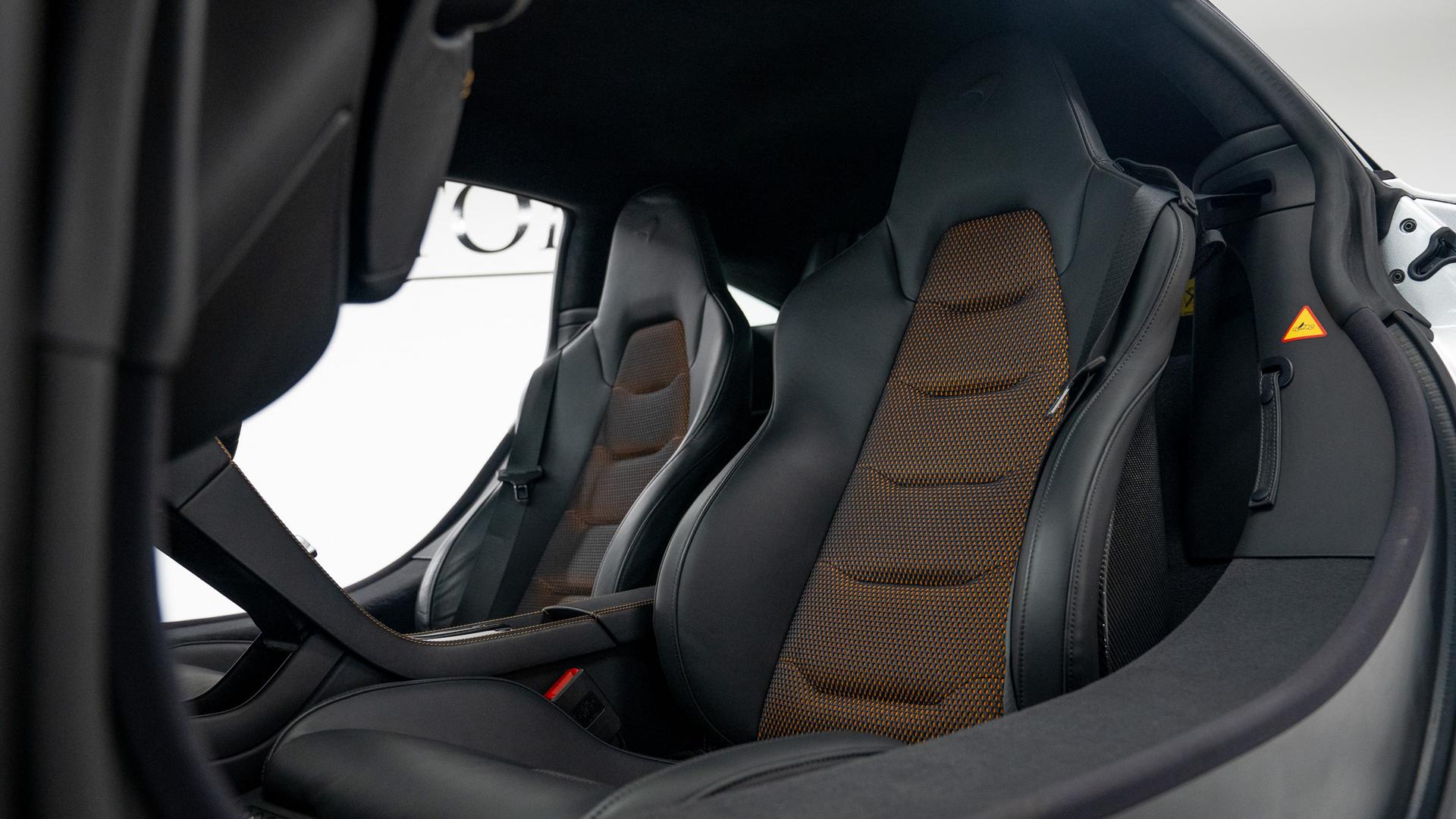 McLaren MP4-12C Photo fd4bc7ee-8b60-4a1c-9b11-43771d5de203.jpg