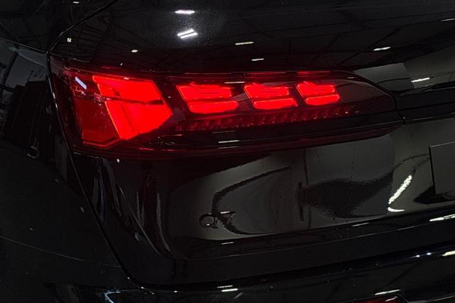 AUDI  Q7 Photo 18