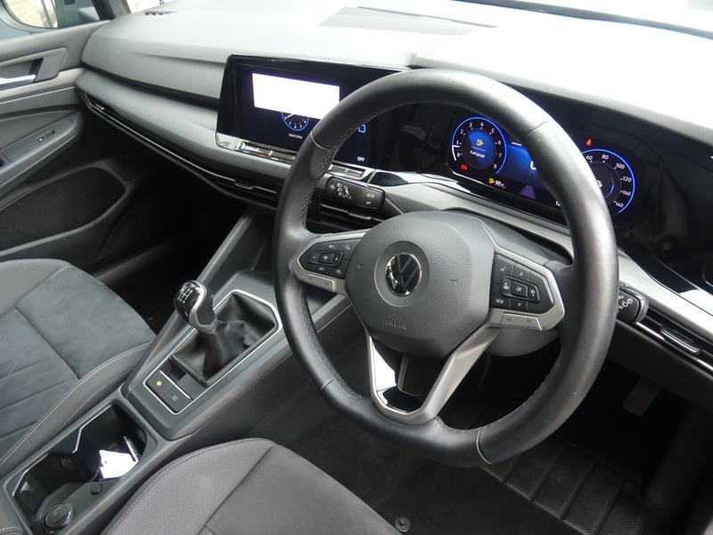 Volkswagen Golf Photo fd5d1f27-e14a-4314-8742-6ca3af36fb51.jpg