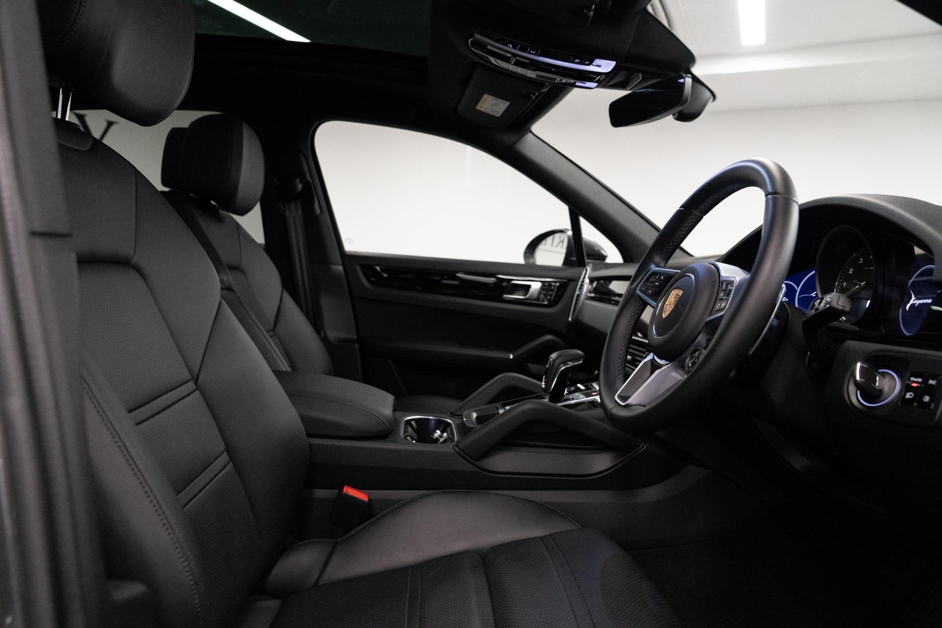 Porsche CAYENNE Photo fd874aa3-6040-46fa-b0f0-2f26a26510a3.jpg