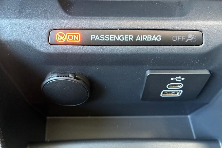 Ford TRANSIT COURIER Photo fd98c037-314f-49c8-a99a-9a76c2a1ead4.jpg