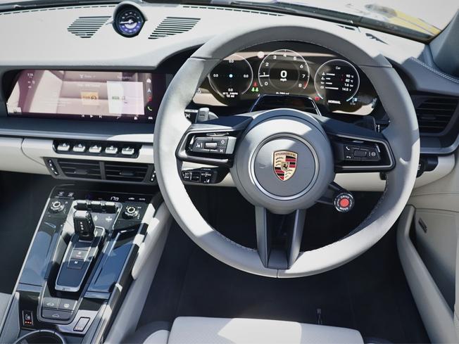 PORSCHE 911 Photo 44