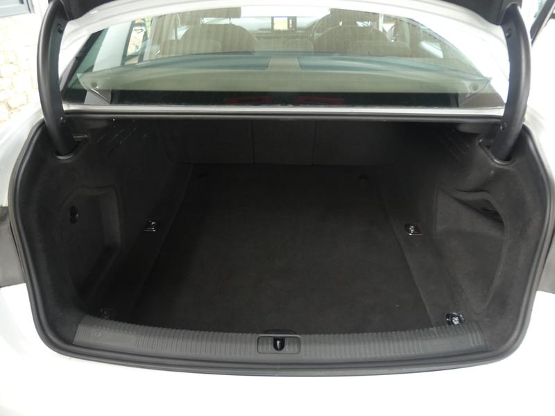 Audi A4 Photo fddfb659-c592-4819-bf9f-04920991b1b5.jpg
