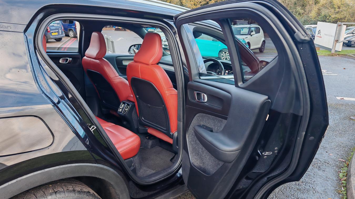 Used Volvo XC40 KX68ULD 15