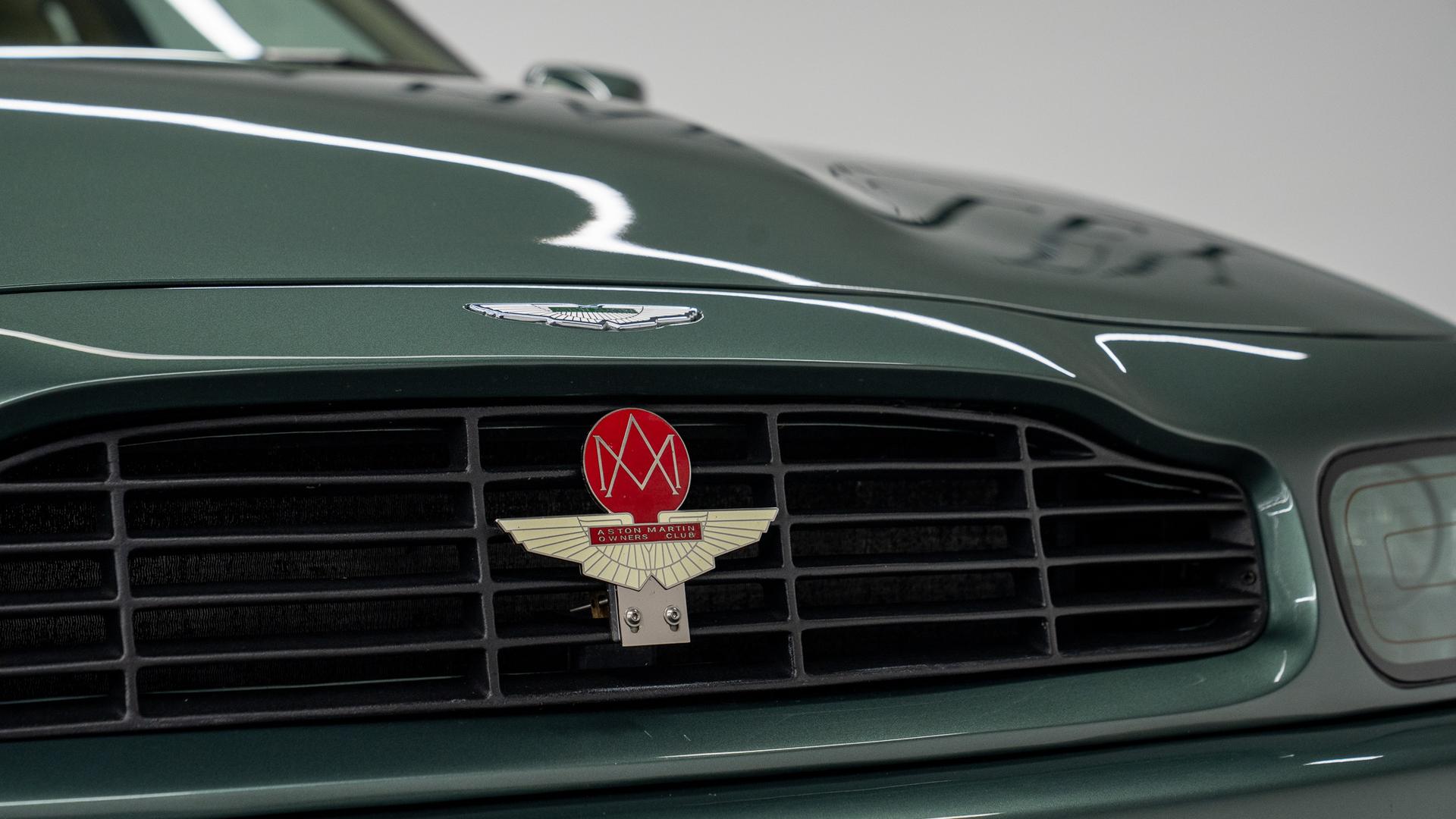 Aston Martin V8 Vantage Photo fdfe2277-ebce-44d4-a97f-8a661d337303.jpg