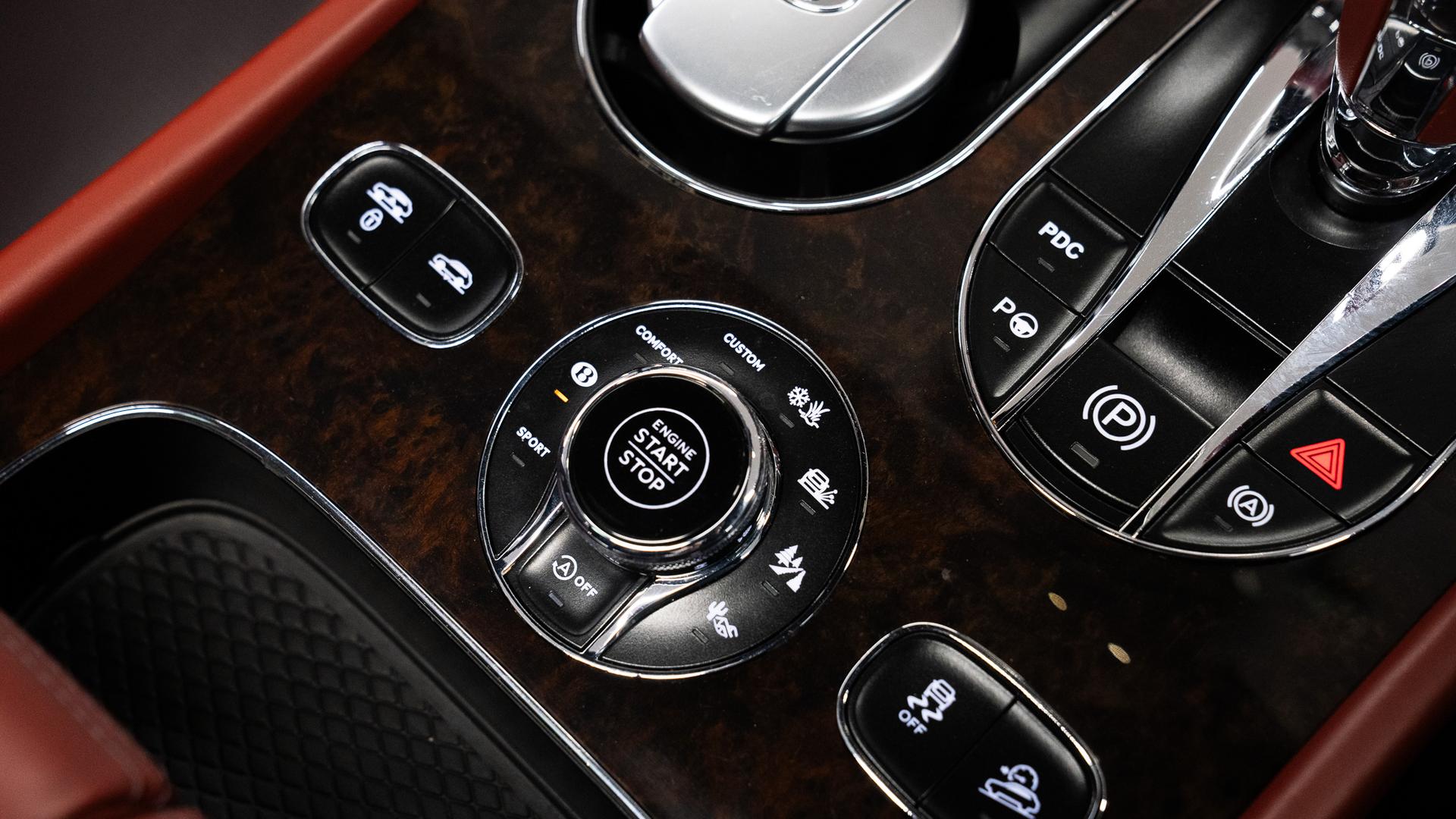 Bentley Bentayga Photo fdfe2f7e-818d-478a-bc36-e3b2dd7a5428.jpg
