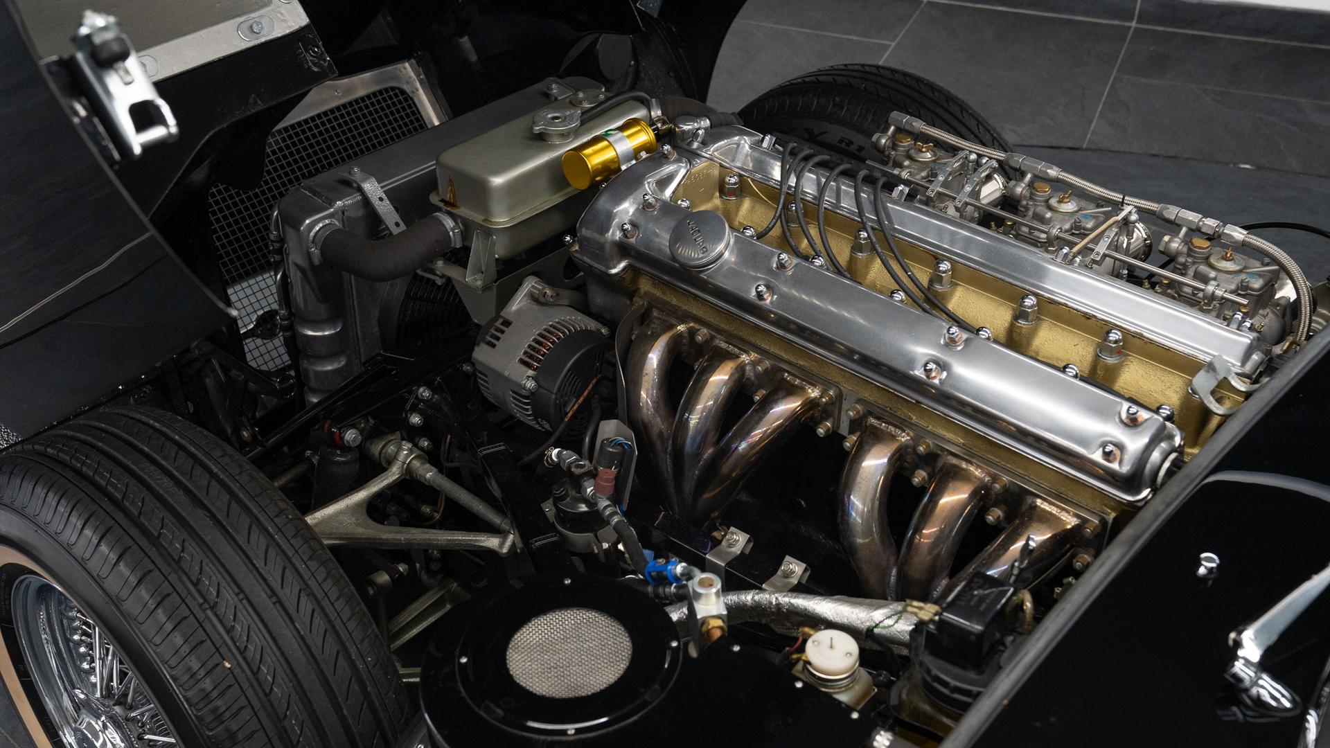 Jaguar E-Type Photo fe115eaf-aaf3-4c19-ad8c-3fdee209f50b.jpg