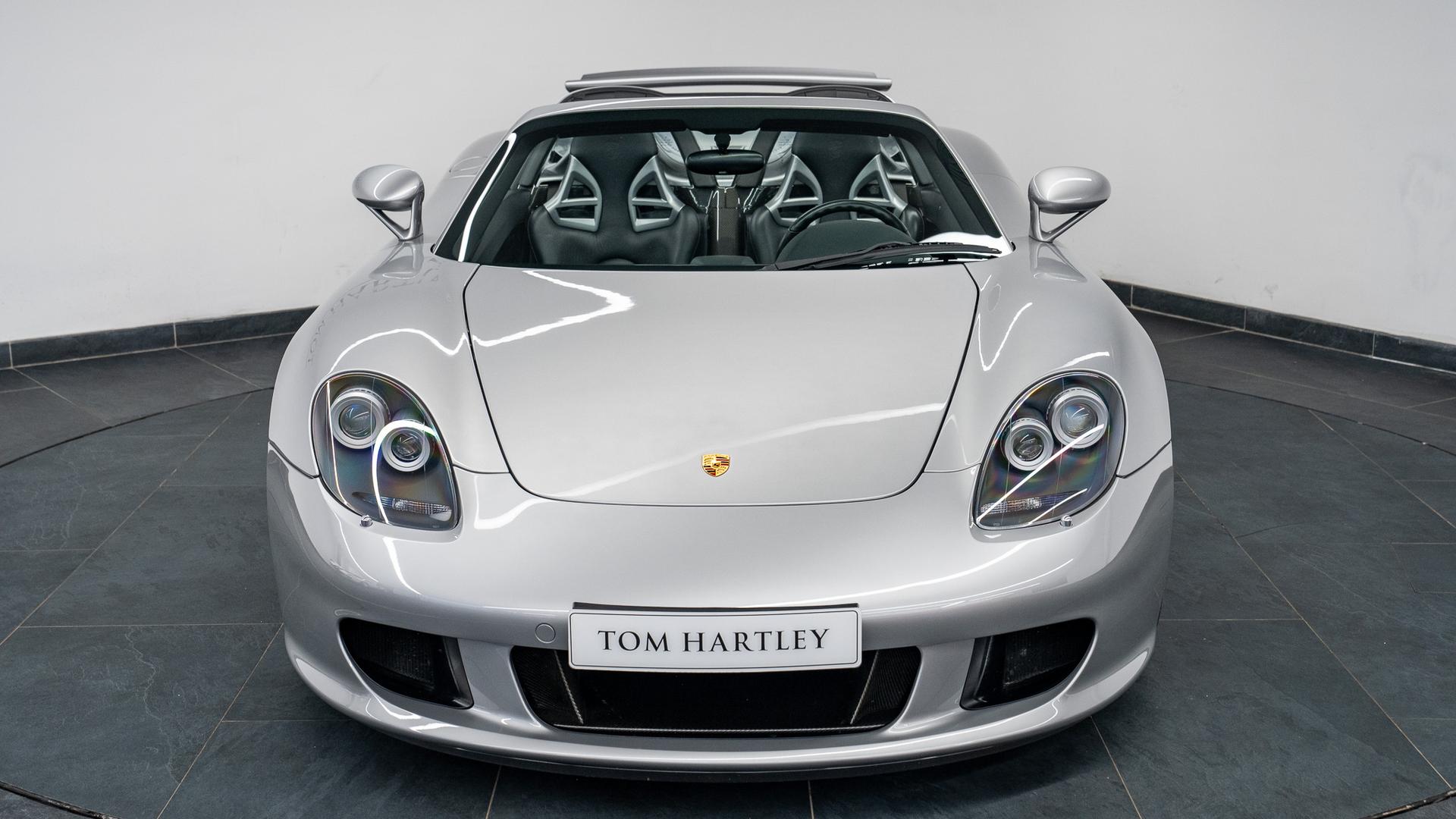 Porsche Carrera GT Photo fe20fc8a-5b10-44c5-b61d-4efdbc20a31f.jpg