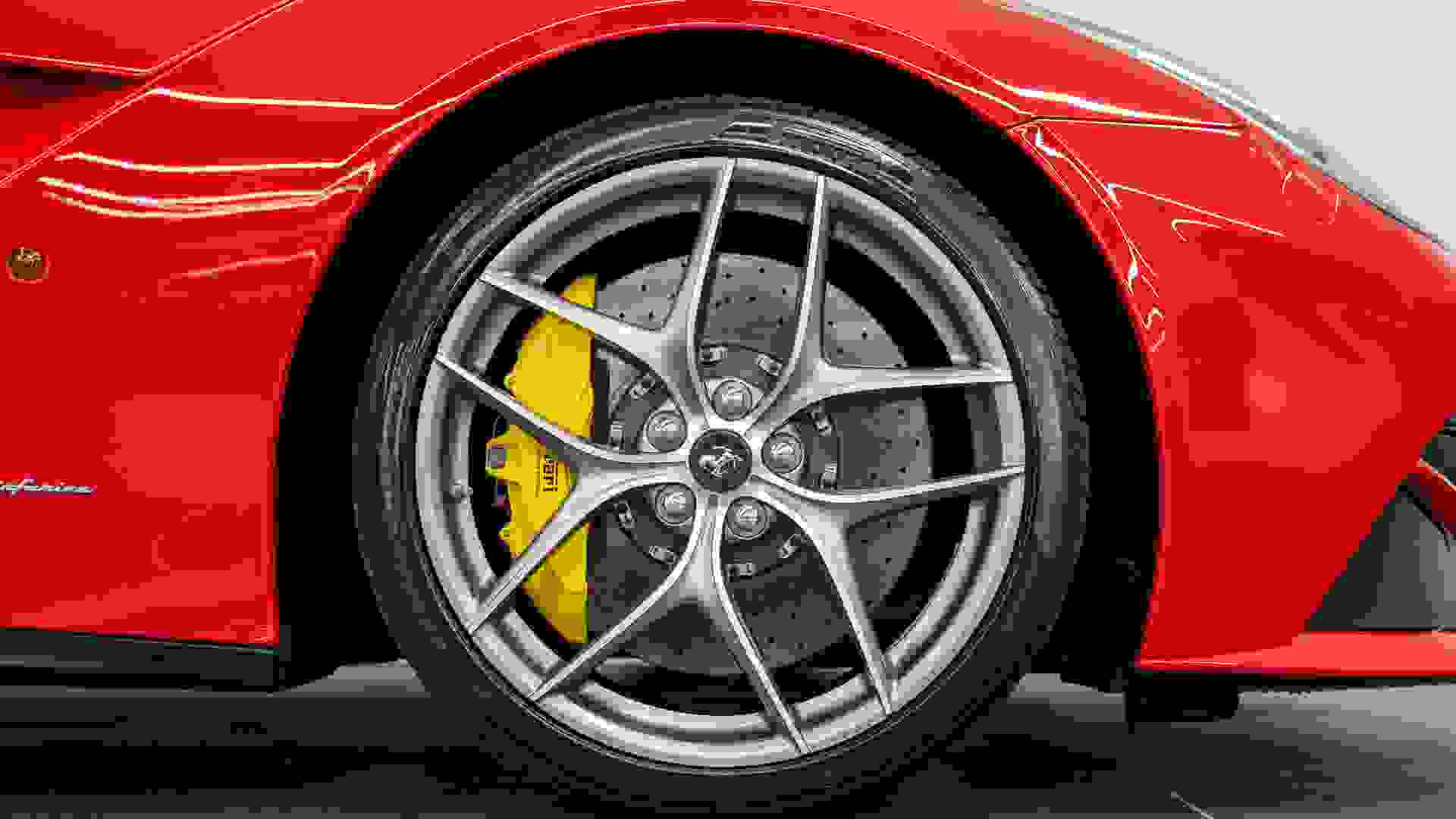 Ferrari F12 Photo fe30633f-1232-4b57-bd18-1036ad6bdfec.jpg