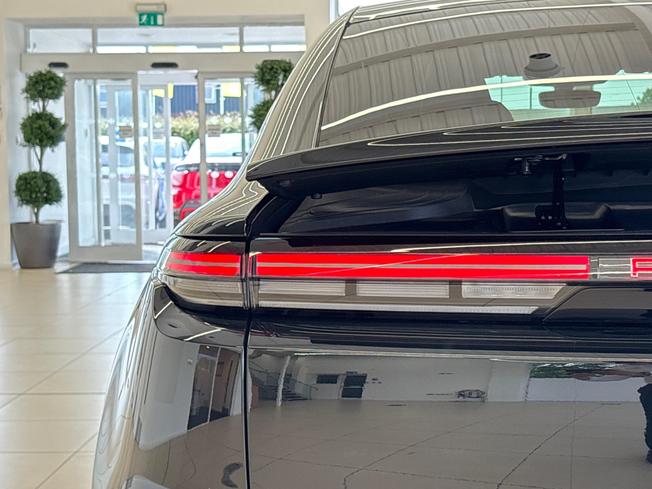 Porsche Cayenne Electric Photo 19