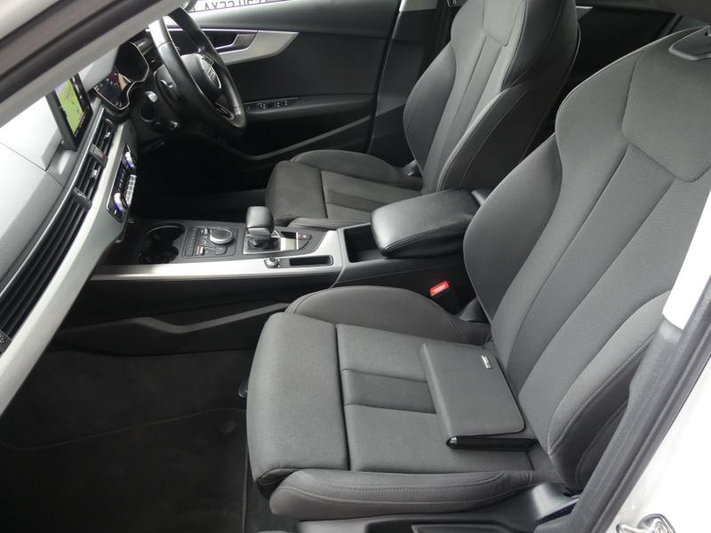 Audi A4 Photo fe4ddbc9-c66e-4f37-a5f3-508c8f78bc69.jpg