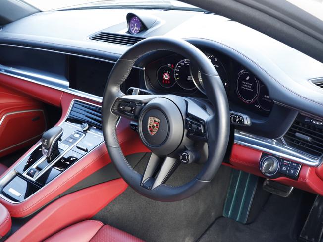 PORSCHE Panamera Photo 17