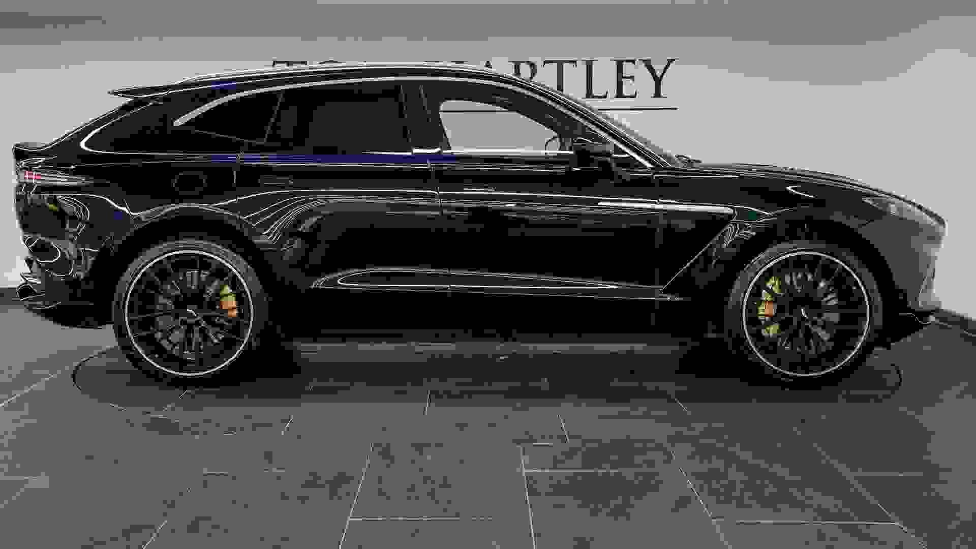 Aston Martin DBX Photo fe82188e-4002-44f2-a400-0f01cc18c979.jpg