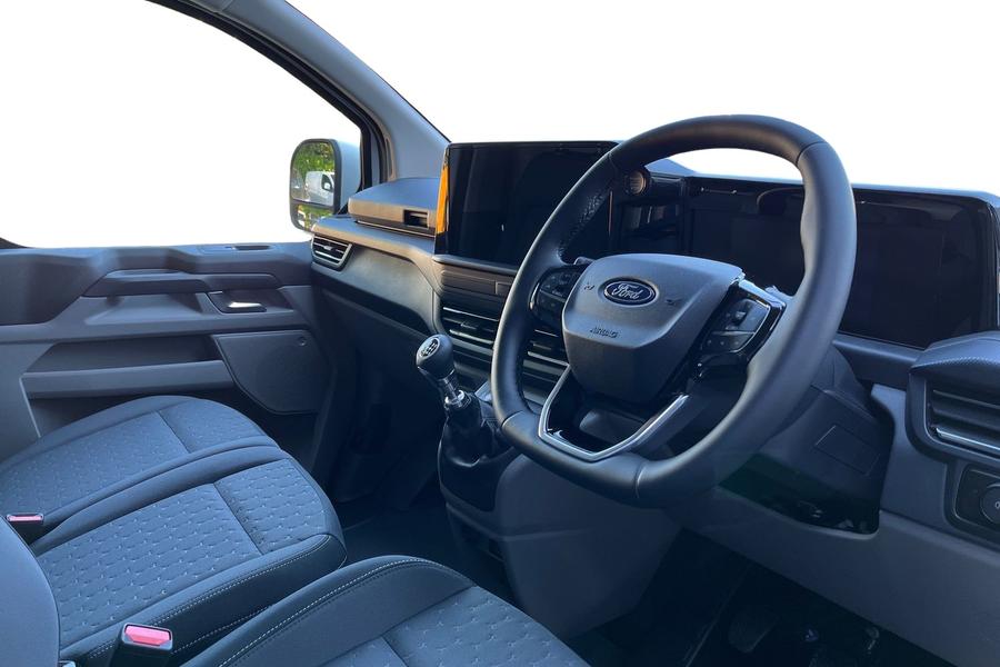 Ford TRANSIT CUSTOM Photo fe8be32f-96d3-4a04-8006-2ca1f8b40546.jpg