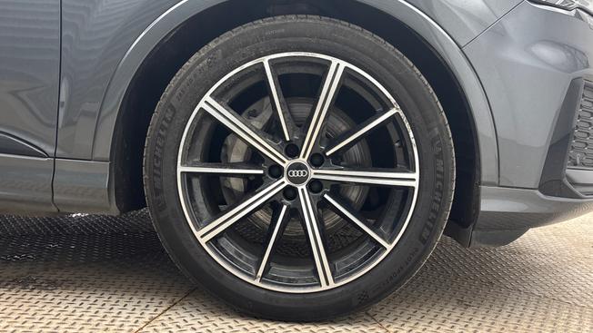 AUDI Q7 Photo 5