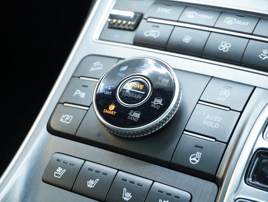 Hyundai Santa Fe Photo fe9dcae9-a7a9-45e7-8f26-f578ed7fc09d.jpg